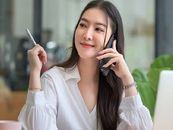 mo thay goi dien thoai cho nguoi la